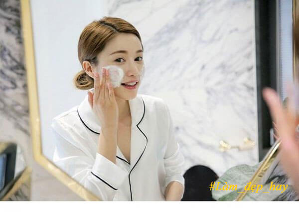 Để mặt không khô sần, bạn nhất định phải nằm lòng 7 bí quyết chăm sóc da mùa đông này